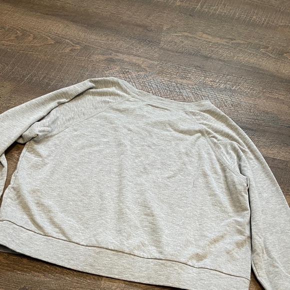 Jackson Rowe Light Gray Long Sleeve Crop Top - Picture 4 of 4